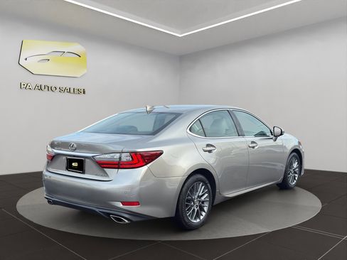 Used 2018 Lexus ES 350 w/ Navigation System Package image 7