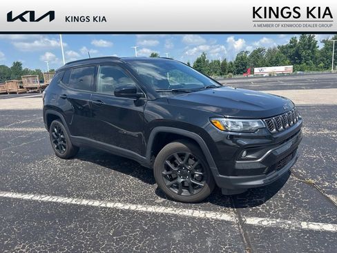Used 2024 Jeep Compass Latitude w/ Convenience Group AWD/4WD image 6