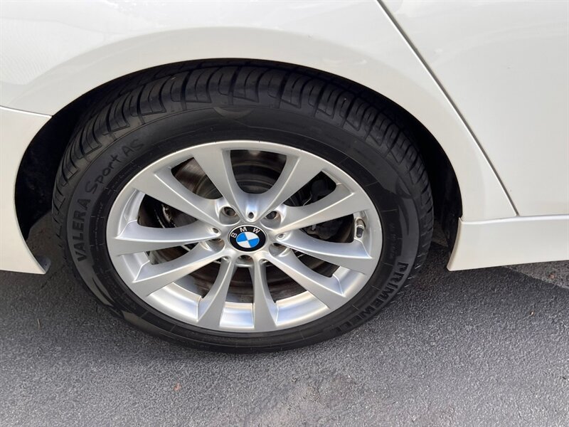 Used 2016 BMW 320i xDrive Sedan AWD/4WD image 11