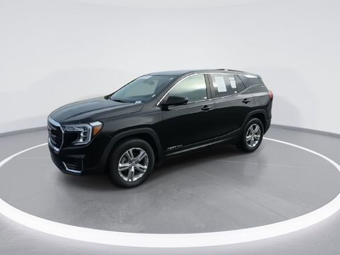 Used 2024 GMC Terrain SLE image 4