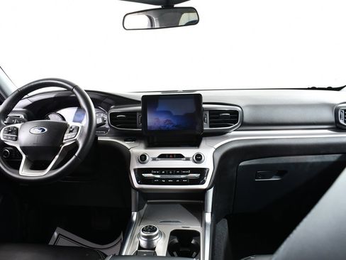 Used 2023 Ford Explorer XLT w/ Equipment Group 202A image 7