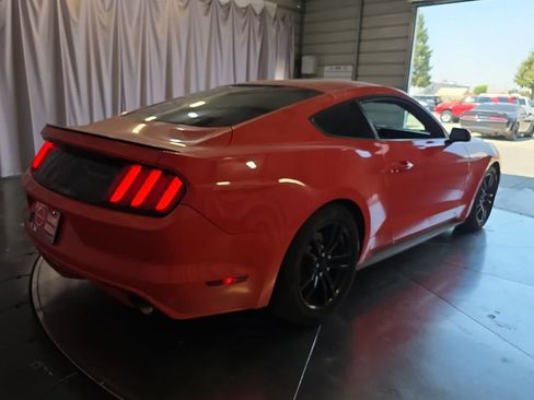 Used 2016 Ford Mustang Coupe RWD image 3