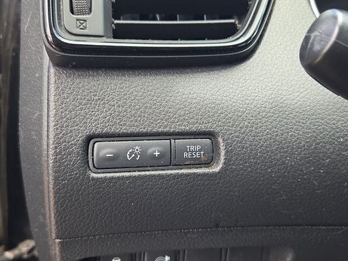Used 2017 Nissan Rogue SV FWD image 10