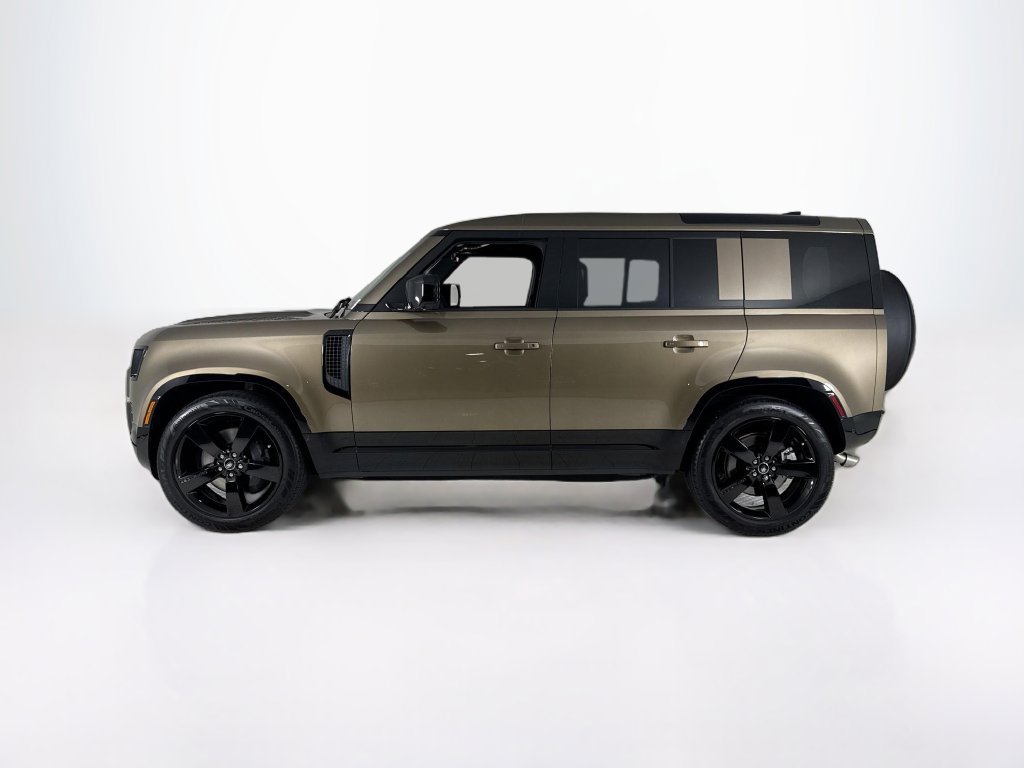 Used 2025 Land Rover Defender 110 X-Dynamic SE AWD/4WD image 2
