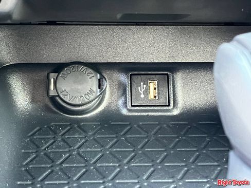 Certified 2025 Toyota RAV4 XLE AWD/4WD image 27