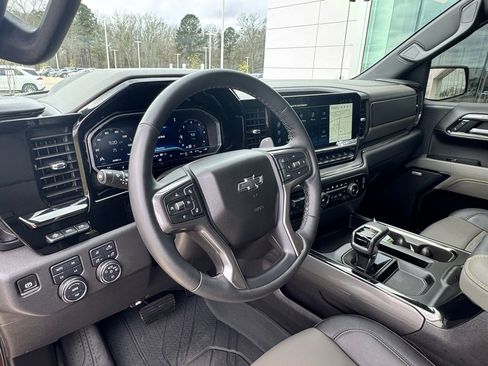 Used 2025 Chevrolet Silverado 1500 ZR2 w/ Technology Package image 15