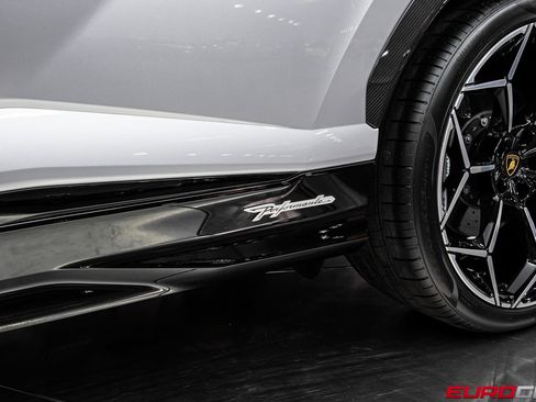 Used 2024 Lamborghini Urus Performante AWD/4WD image 19