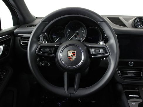 Certified 2025 Porsche Macan image 12