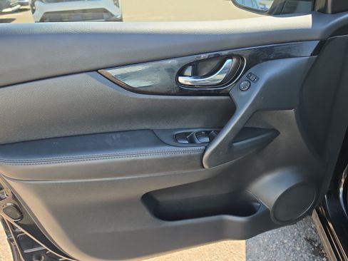 Used 2021 Nissan Rogue Sport SV AWD/4WD image 17
