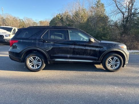 Used 2022 Ford Explorer XLT w/ Equipment Group 202A image 2