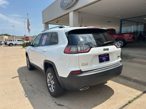 Used 2019 Jeep Cherokee Latitude Plus w/ Comfort/Convenience Group AWD/4WD image 10