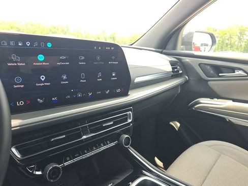 Used 2025 Chevrolet Traverse LT w/ LPO, Floor Liner Package FWD image 26