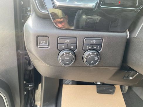 Used 2025 Chevrolet Silverado 1500 LT AWD/4WD image 13