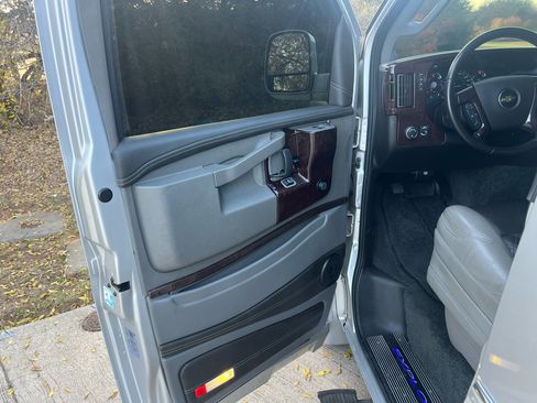 Used 2022 Chevrolet Express 2500 Extended w/ Enhanced Convenience Package image 15