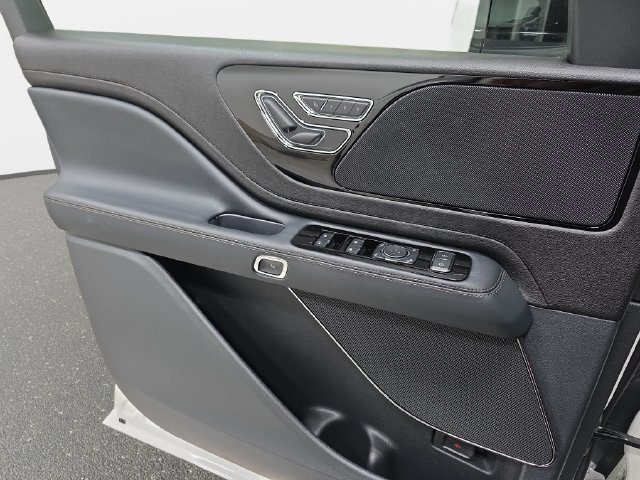 New 2027 Lincoln Aviator AWD image 24