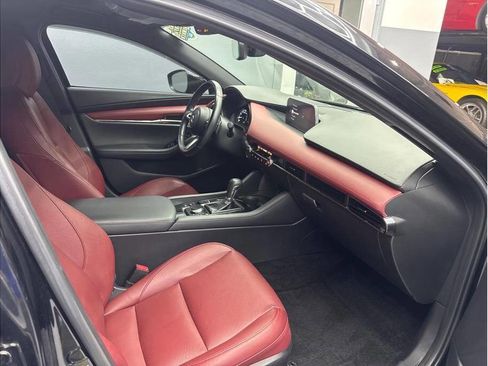 Used 2021 MAZDA MAZDA3 Hatchback w/Premium Plus Pkg image 25
