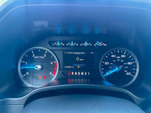 Used 2017 Ford F250 XLT w/ XLT Premium Package AWD/4WD image 10