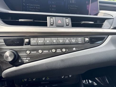 Used 2019 Lexus ES 300h w/ Premium Package FWD image 15