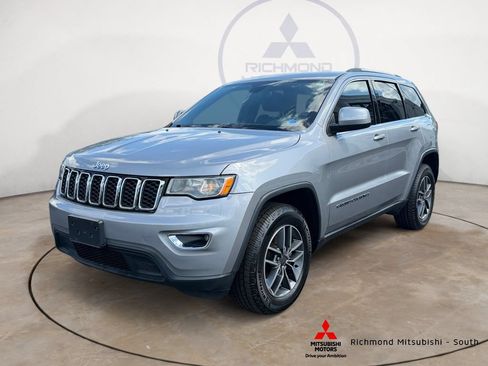 Used 2019 Jeep Grand Cherokee Laredo w/ Laredo X Package AWD/4WD image 7