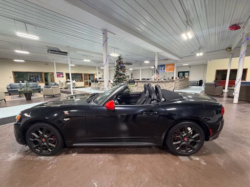 Used 2017 FIAT 124 Spider Abarth image 4