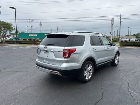 Used 2017 Ford Explorer Limited w/ Equipment Group 301A FWD image 7