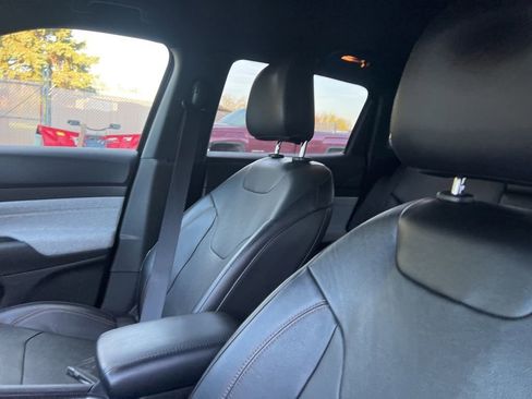 Used 2023 Jeep Compass Latitude AWD/4WD image 14