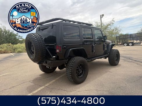 Used 2017 Jeep Wrangler Unlimited Rubicon AWD/4WD image 5