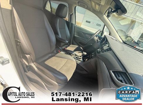 Used 2021 Buick Encore Preferred AWD/4WD image 19
