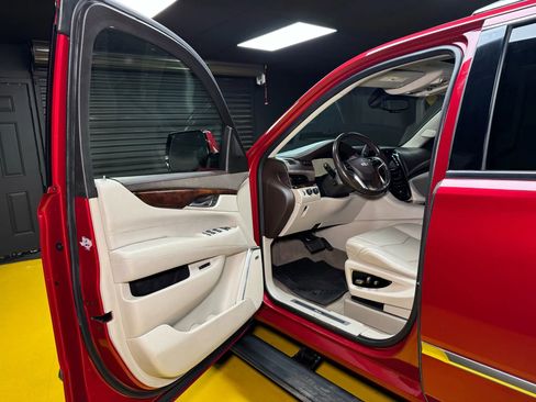 Used 2015 Cadillac Escalade ESV Premium image 32