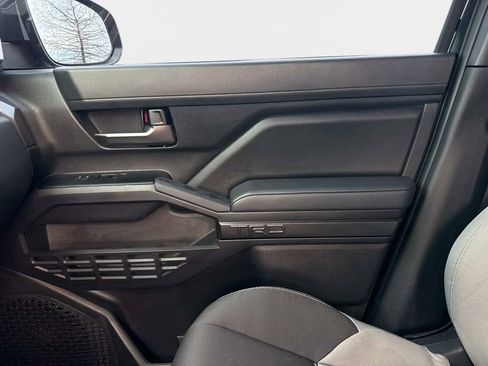 Used 2025 Toyota Tacoma TRD Off-Road image 19