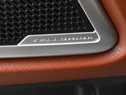 Used 2024 Kia Telluride EX w/ EX Captain's Chair Package FWD image 5