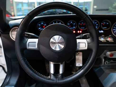 Used 2005 Ford GT RWD image 5