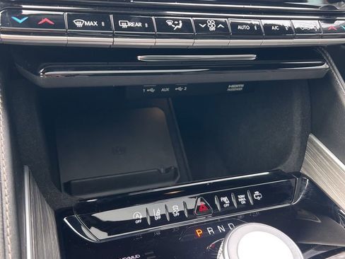 Used 2023 Jeep Wagoneer Series II w/ Premium Group I image 9