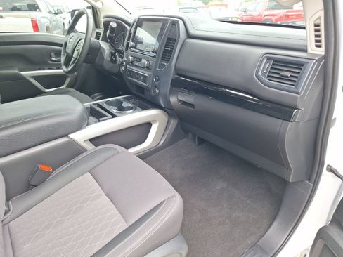 Used 2024 Nissan Titan SV w/ SV Convenience Package RWD image 34