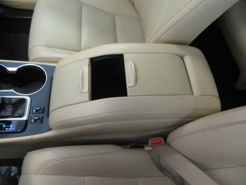 Used 2019 Toyota Highlander SE image 50