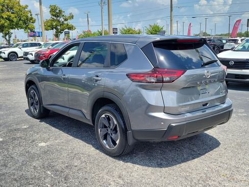 Certified 2024 Nissan Rogue SV FWD image 8