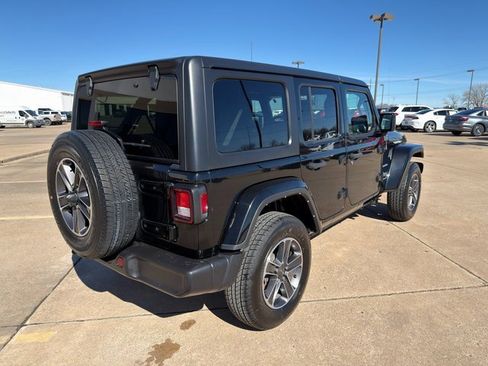 Used 2023 Jeep Wrangler Sahara image 17