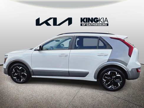 Certified 2023 Kia Niro Wave w/ Wave Preserve Package FWD image 7