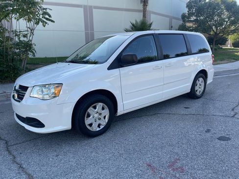 Used 2011 Dodge Grand Caravan Express image 2