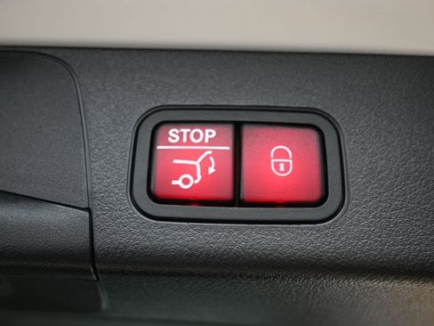 Used 2023 Mercedes-Benz EQB 300 4MATIC image 17
