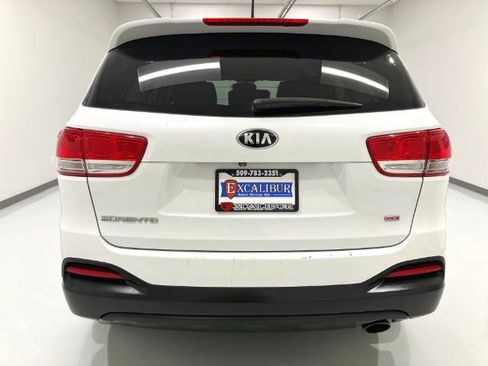 Used 2016 Kia Sorento LX image 15