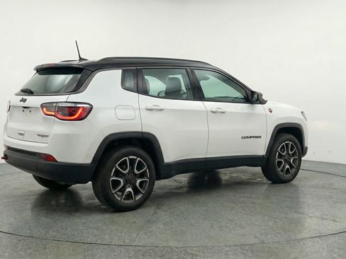 Used 2025 Jeep Compass Trailhawk AWD/4WD image 9
