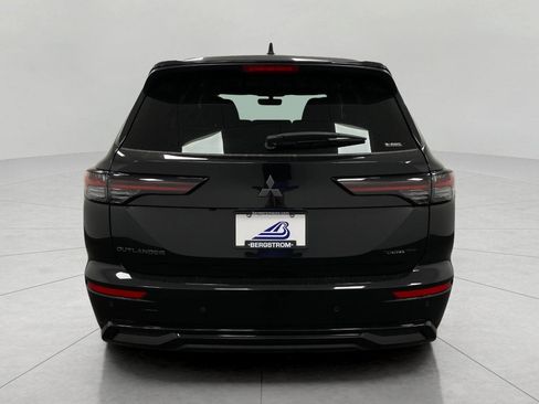 New 2026 Mitsubishi Outlander LE AWD/4WD image 4