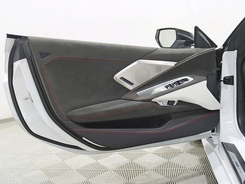 Used 2023 Chevrolet Corvette Stingray Premium Conv w/ Z51 Performance Package RWD image 34