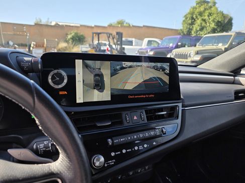 Used 2024 Lexus ES 300h F Sport image 17