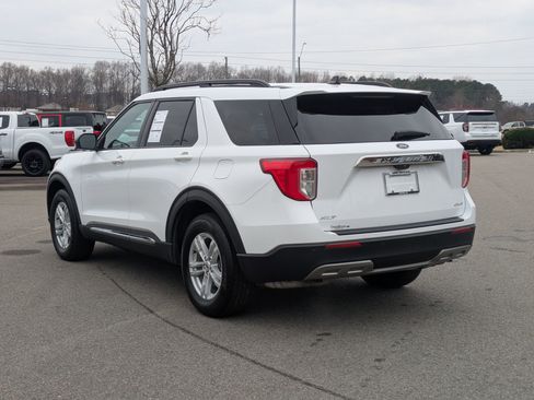 Used 2021 Ford Explorer XLT w/ Equipment Group 202A image 6