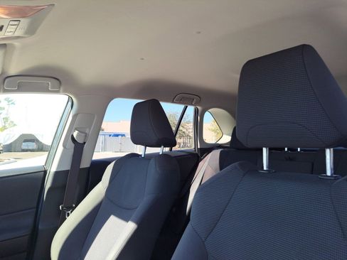 Used 2019 Toyota RAV4 LE image 17