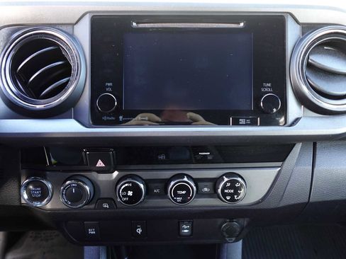 Used 2017 Toyota Tacoma TRD Sport w/ Tow Package (A/T) image 21