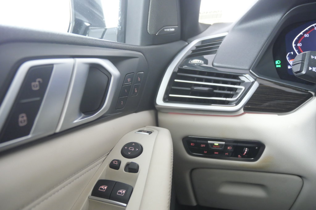 Used 2019 BMW X5 xDrive40i w/ M Sport Package AWD/4WD image 20