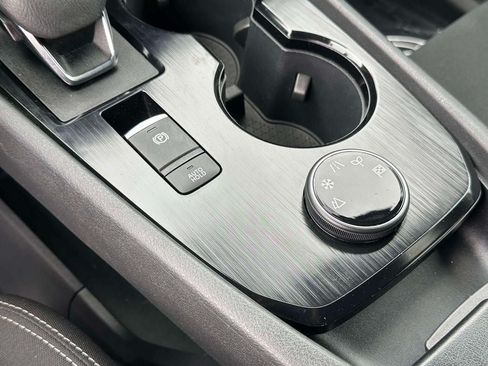 Used 2023 Nissan Rogue S AWD/4WD image 30